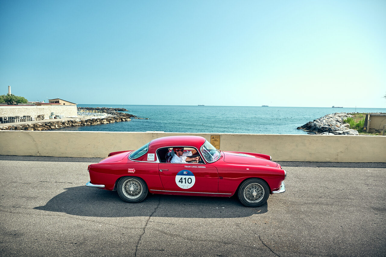 Alfa Romeo triumphiert bei der 1000 Miglia 2025.