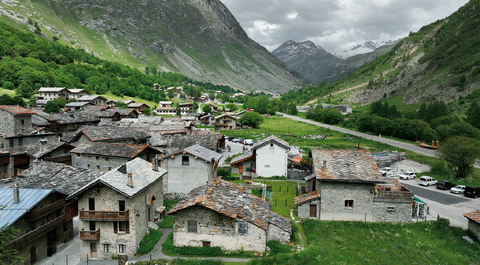 Bonneval-sur-Arc: Beginn der Rampe zum Col de l'Iseran und ausgezeichnet als "schönstes Dorf" Frankreichs.