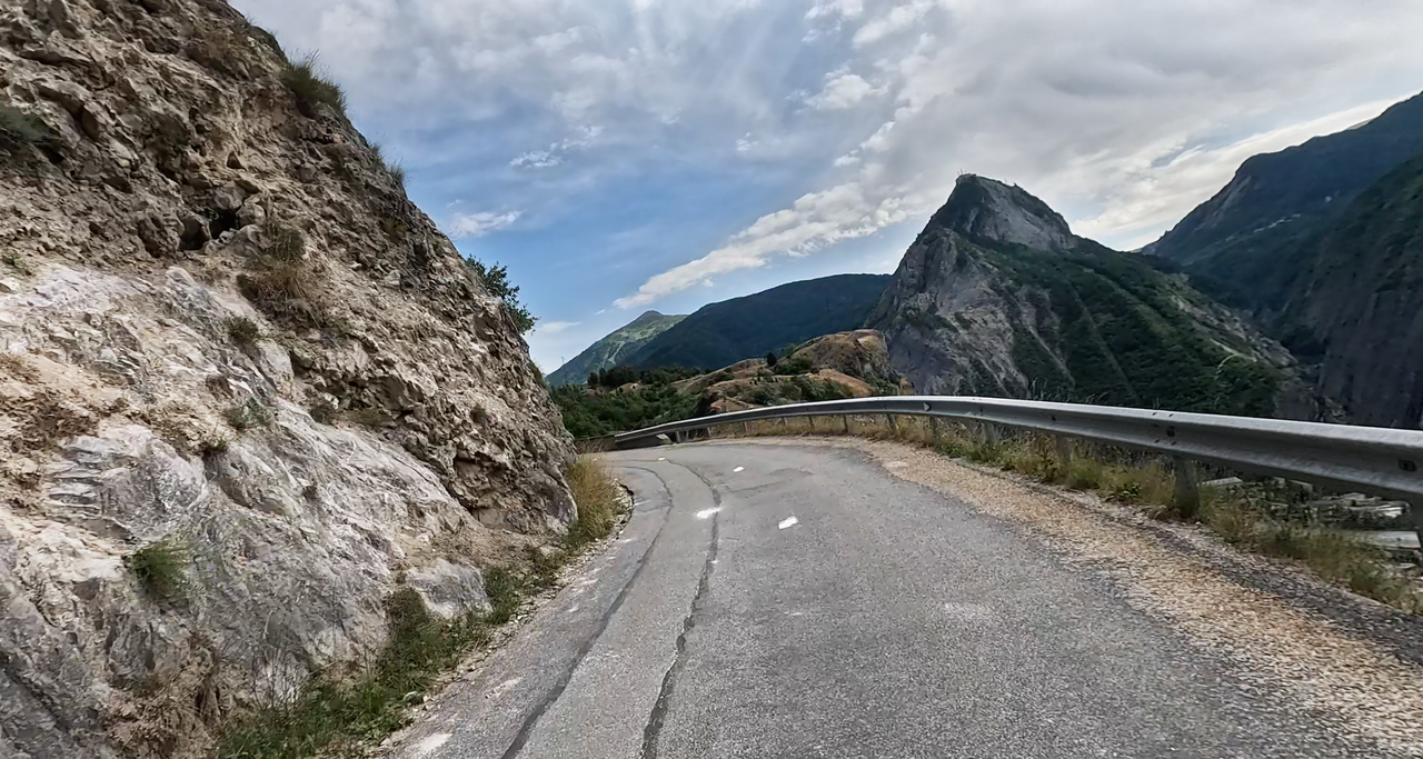 Col de Beau Plan, Westrampe: ein wenig befahrener Alpenpass, aber eine echte und kurvige Alternative zu der Hauptstraße, die durch das Maurienne-Tal führt.