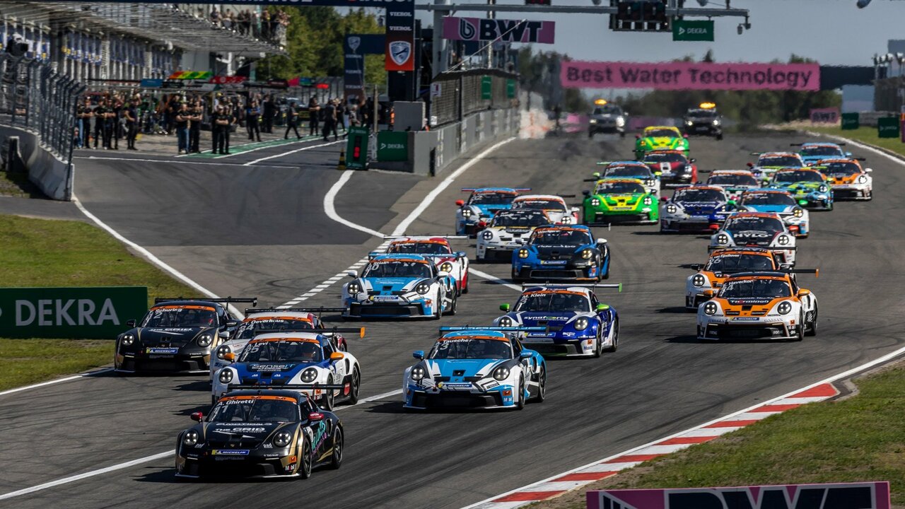 Porsche Carrera Cup | Nürburgring, 10. Rennen: Porsche-Junioren Alessandro Ghiretti und Theo Oeverhaus auf dem Podium.