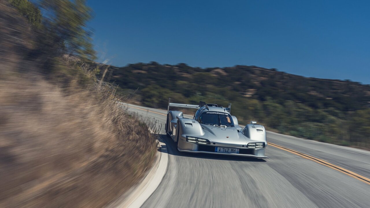 Roger Penske fährt erstmals den nach ihm benannten Porsche 963 RSP.