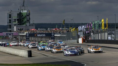 Porsche Carrera Cup | Nürburgring, Rennen 12, Sachsenring: Junior Alessandro Ghiretti baut Tabellenführung weiter aus.