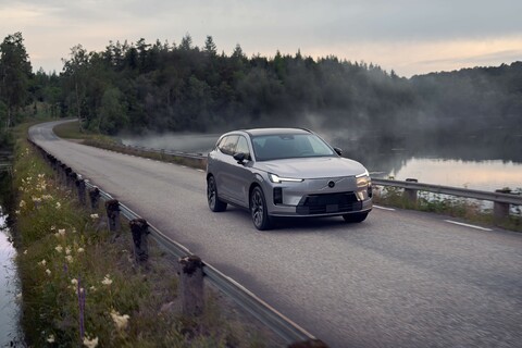 352156_Volvo_Cars_reveals_the_new_XC70_a_plug-in_hybrid_for_every_journey.jpg