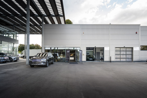 Bentley Düsseldorf schlägt mit einem hochmodernen, nachhaltig gestalteten Servicezentrum ein neues Kapitel auf.