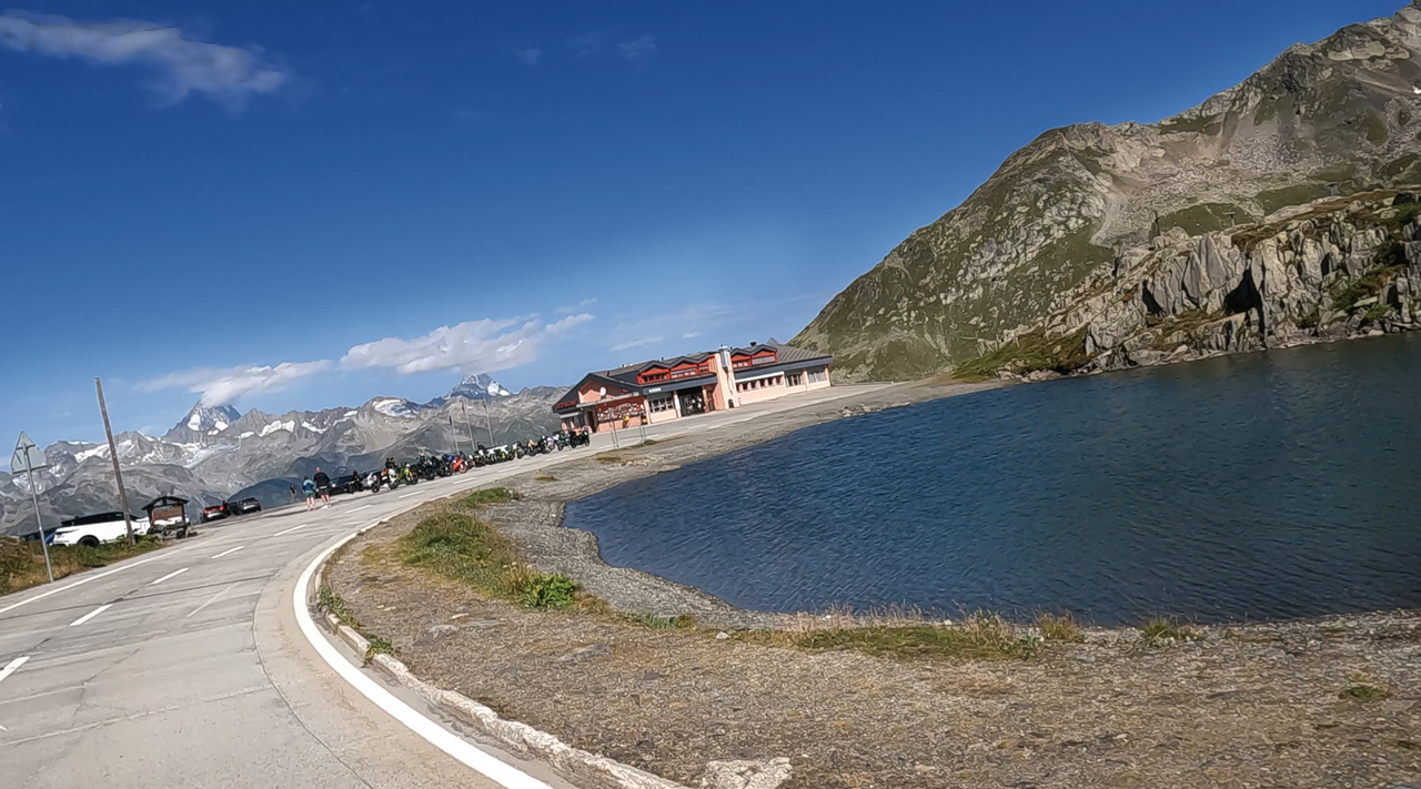 Nufenenpass, Ostrampe kurz vor der Passhöhe.