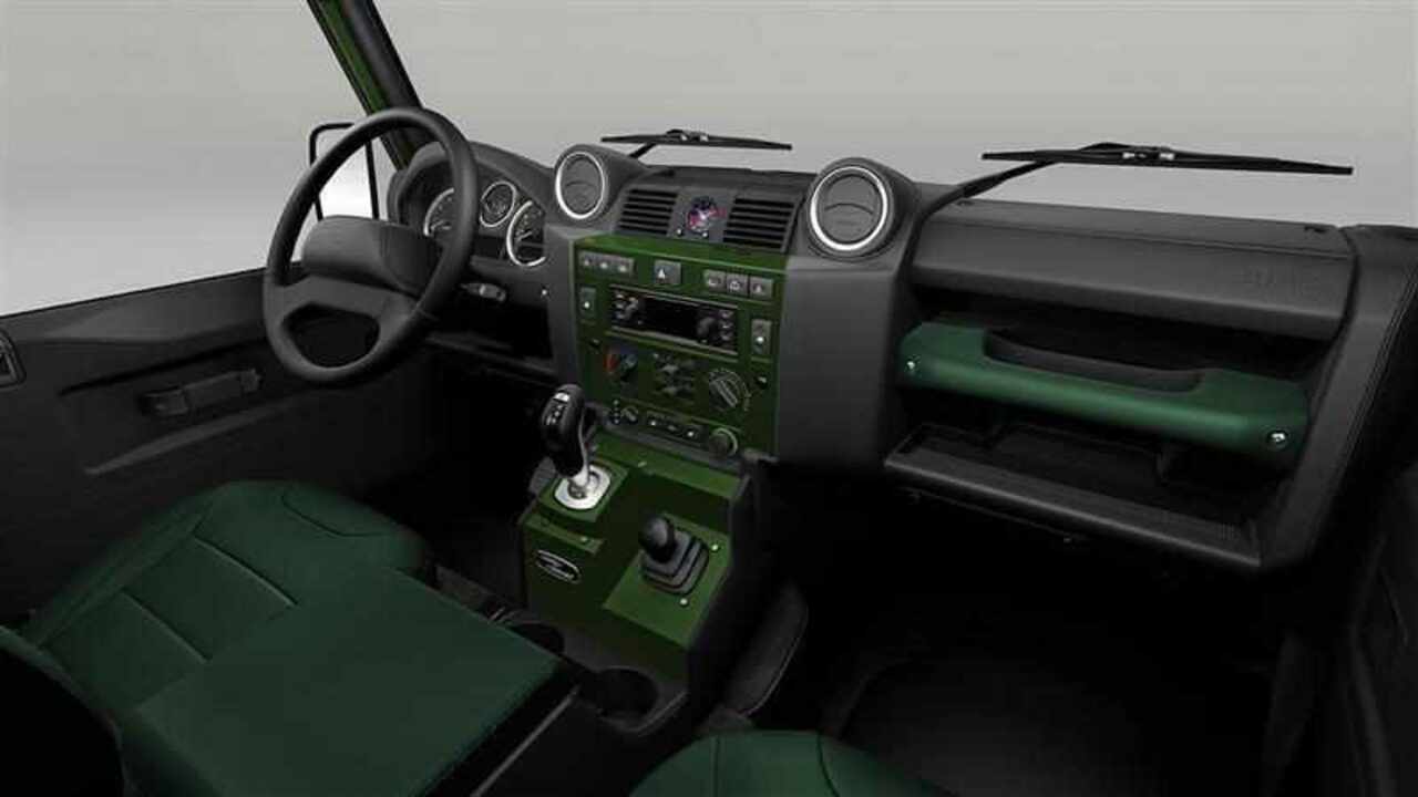 LIMITIERTE EDITION CLASSIC DEFENDER V8: INSPIRIERT VON WINSTON CHURCHILL’S LAND ROVER.