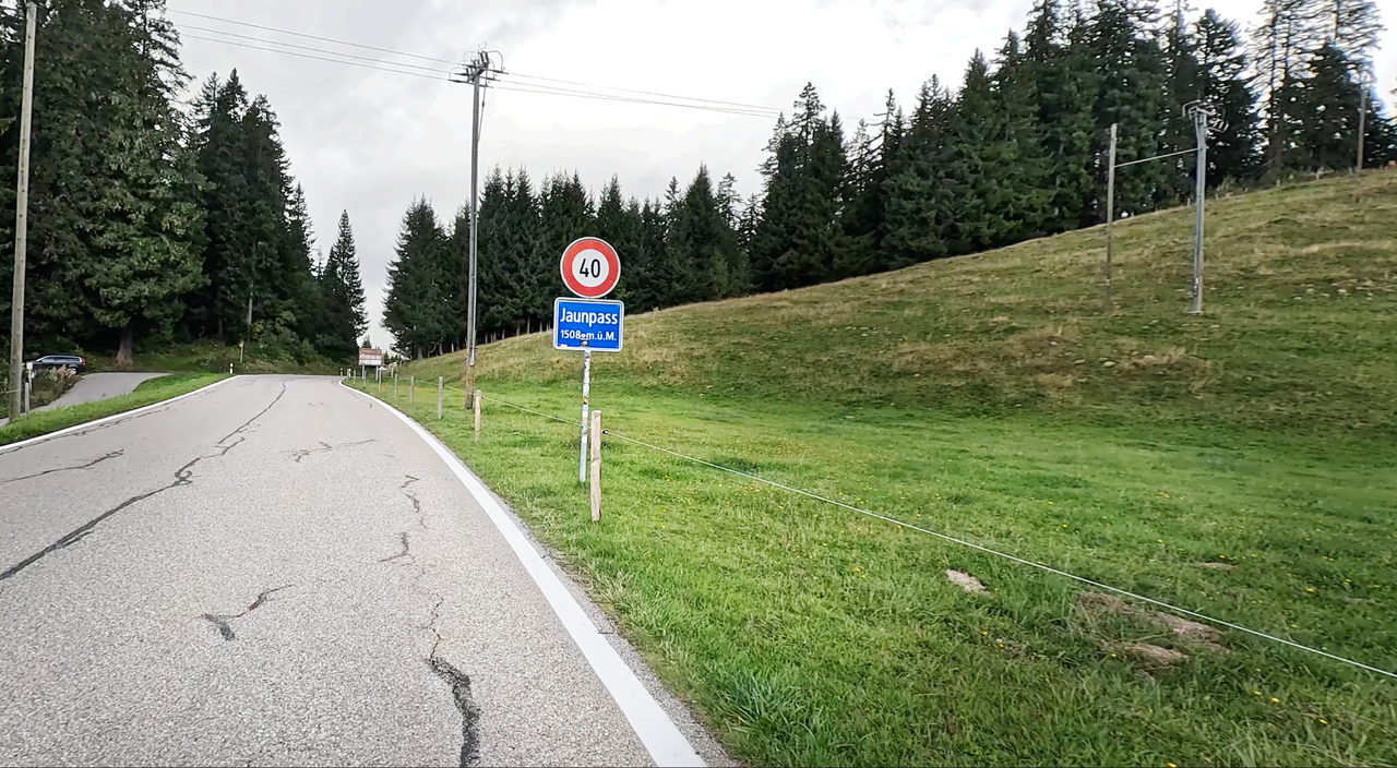 Der Jaunpass – 14 Kehren verbinden die Kantone Bern und Freiburg.