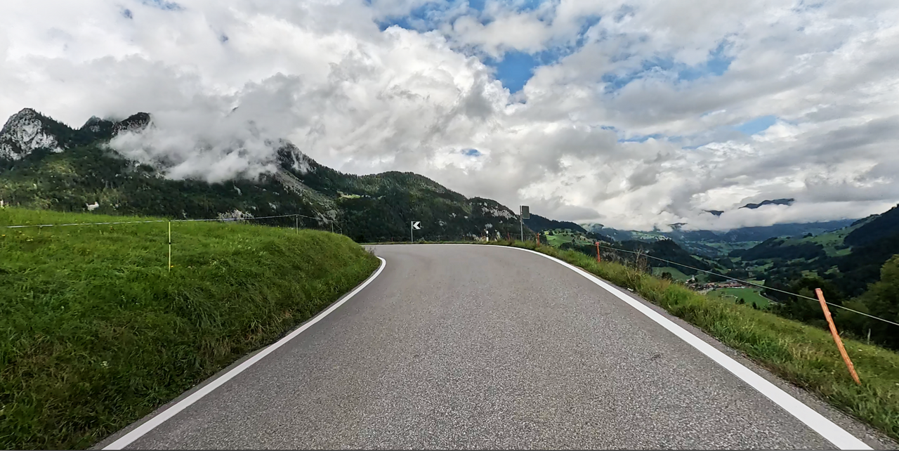 Der Jaunpass – 14 Kehren verbinden die Kantone Bern und Freiburg.