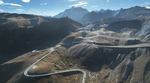 Die Westrampe des Stilfser Joch, kurz vor der Passhöhe. Im Gegensatz zur Ostrampe steigt die Straße hier nur langsam an.