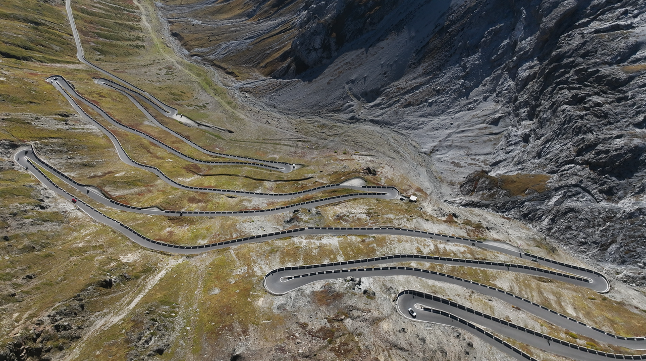 Stilfser Joch, Ostrampe – Unvergleichlich, die Vielzahl an Kurven und Kehren.