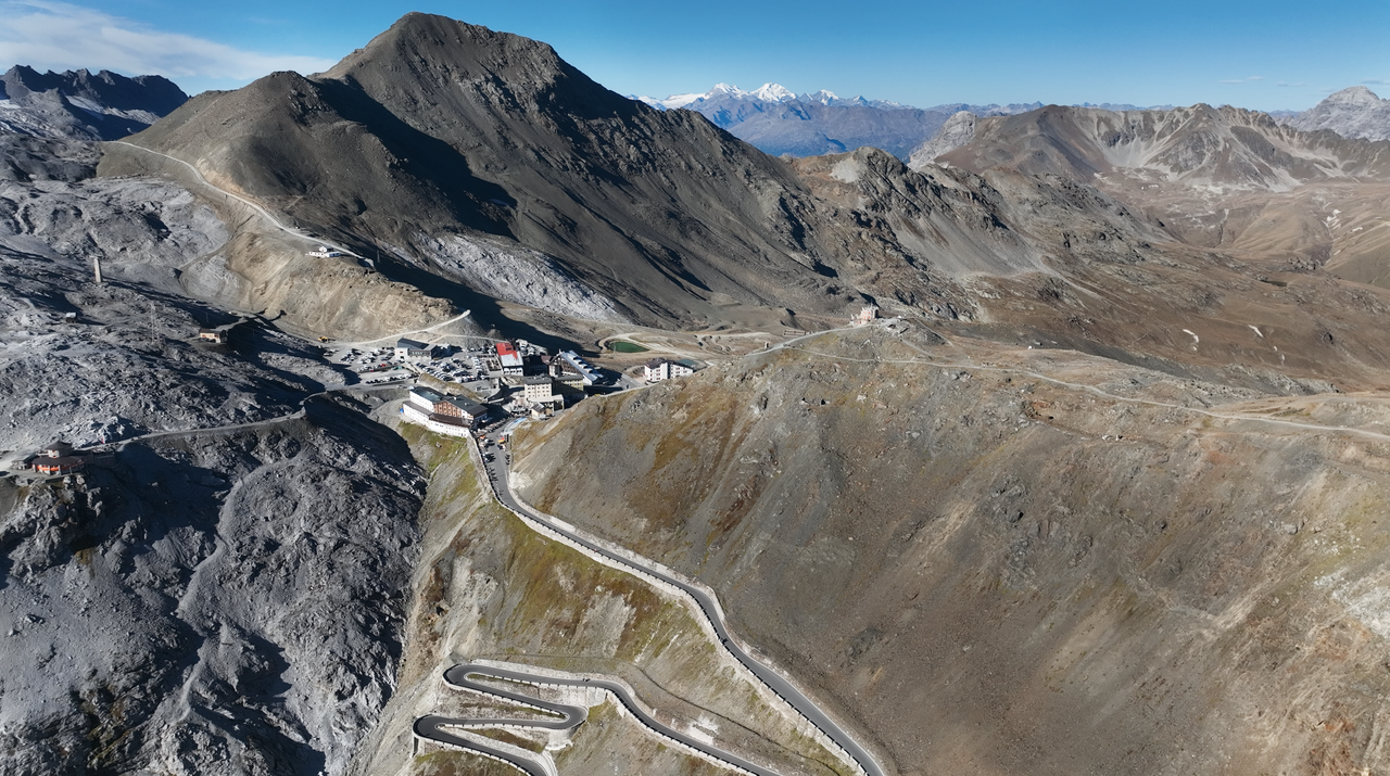 Blick von oben: Schön zu erkennen, wie unterschiedlich die beiden Seiten abfallen.