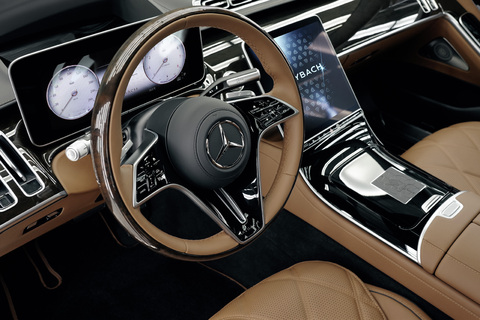 Mercedes Maybach V12 Handwerkskunst Tradition Design .jpg