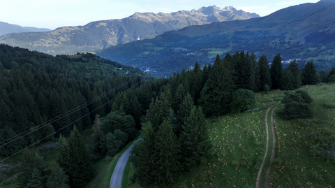 Passhöhe des Col du Chaussy, Blickrichtung Norden, Richtung Col de la Madeleine, der über die Abfahrt angefahren werden kann.