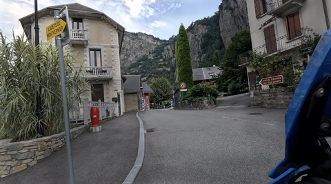 Pontamafrey – ab hier gibt es eine gute Beschilderung zum Col du Chaussy, über die Lacets de Montvernier.