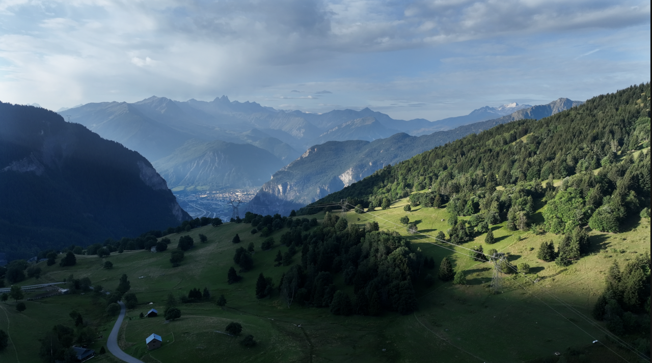 Blick hinunter ins Maurienne-Tal, Richtung Hermillon und Pontamafrey. Die obere Passage ab Montpascal ist relativ entspannt zu fahren.