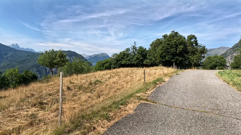Col du Sapey, Westrampe: Diese Strecke führt in der mittleren Passage über ein Hochplateau mit der Möglichkeit auf schöne Aussicht.
