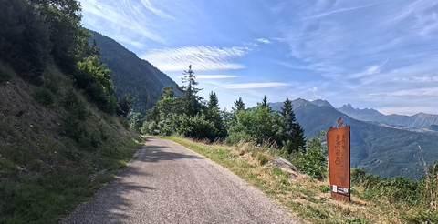 Die Passhöhe des Col du Sapey, Blickrichtung Süden. Die letzten Meter dieser Rampe sind bis zu 18 Prozent steil.