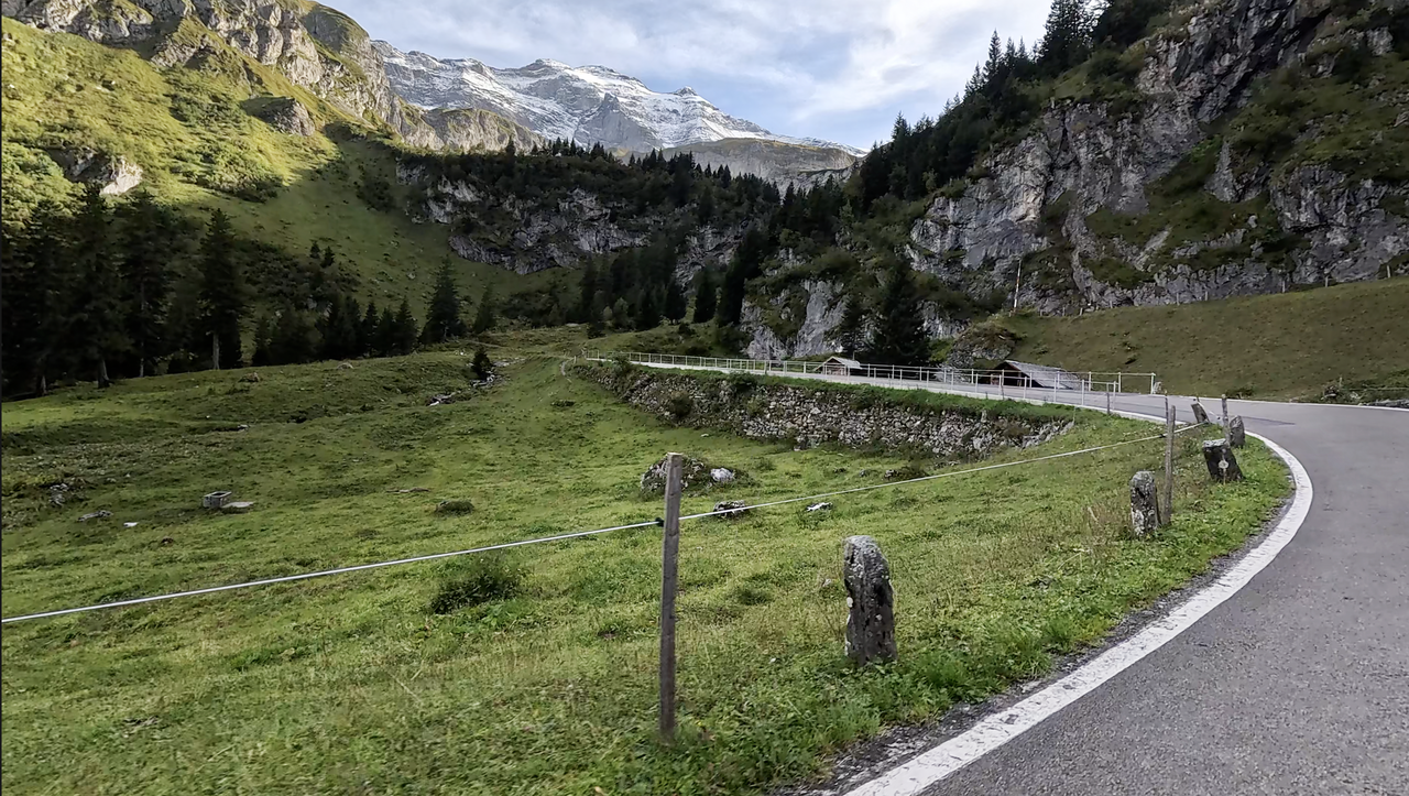 Klausenpass, Ostrampe – Auffahrt von Glarus, untere Passage.