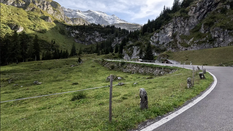 Klausenpass, Ostrampe – Auffahrt von Glarus, untere Passage.