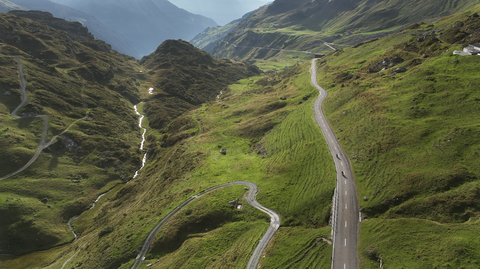 Die Westrampe des Klausenpasses ist weniger kurvig, dafür aber mit einigen engen und schmalen Passagen versehen.