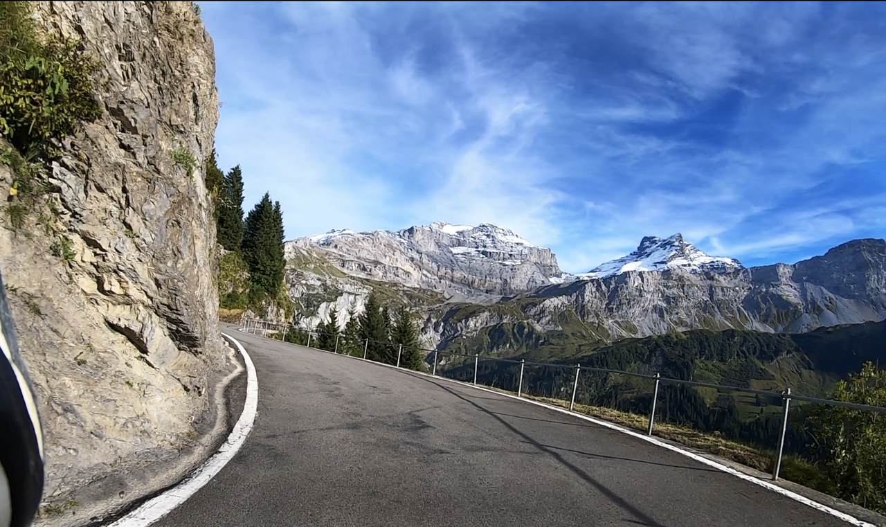 Klausenpass, Westrampe – Grandios, die Auffahrt mit Panorama.
