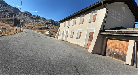 Das Zollhaus am Umbrailpass – ab Santa Maria im Val Müstair sind es etwa 13 kurvige Kilometer bis hier.