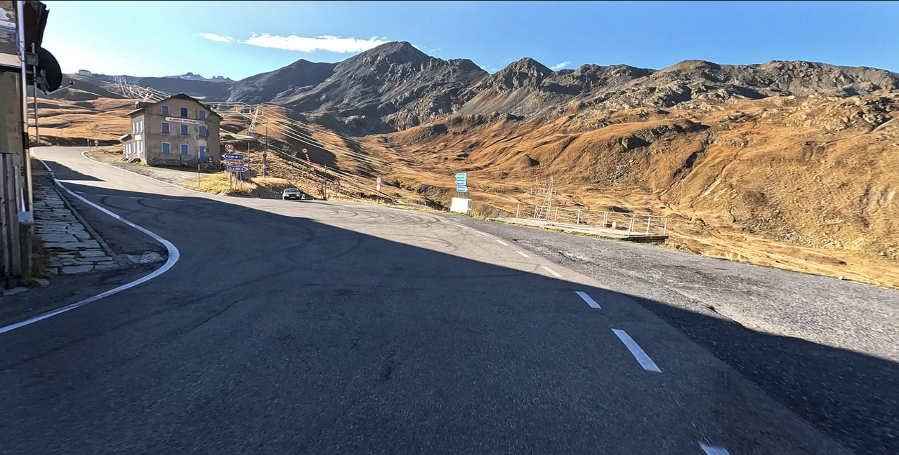 Abzweigung nach Bormio, oder hinauf aufs Stilfser Joch.