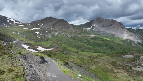 Col du Granon, Ostrampe – die gesamte strecke ab der Passhöhe ist geschottert und zudem Sperrgebiet.