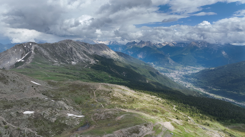 Col du Granon, Westrampe: Blick auf das Serre Chevalier, in dessen Zentrum Briançon liegt.