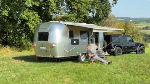 Airstream World Traveler 22 - Premiere am Caravan Salon – der neue kompakte Airstream für Europa.png