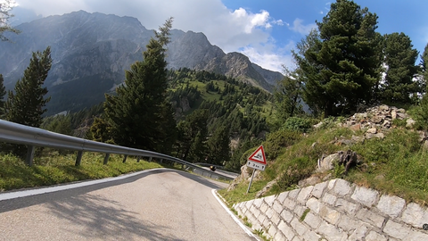 Certains passages de la rampe ouest sont non seulement sinueux, mais aussi un peu plus raides.