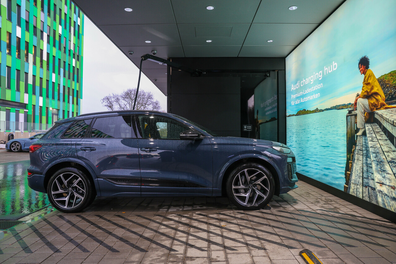 Audi eröffnet dritten charging hub 2025 – jetzt auch in Düsseldorf.