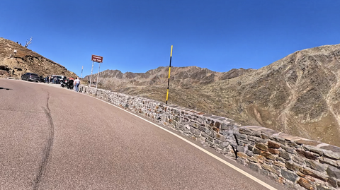 Timmelsjoch, Passhöhe: 2474 Meter ist dieser Alpenpass an der Grenze zwischen Italien und Österreich hoch.