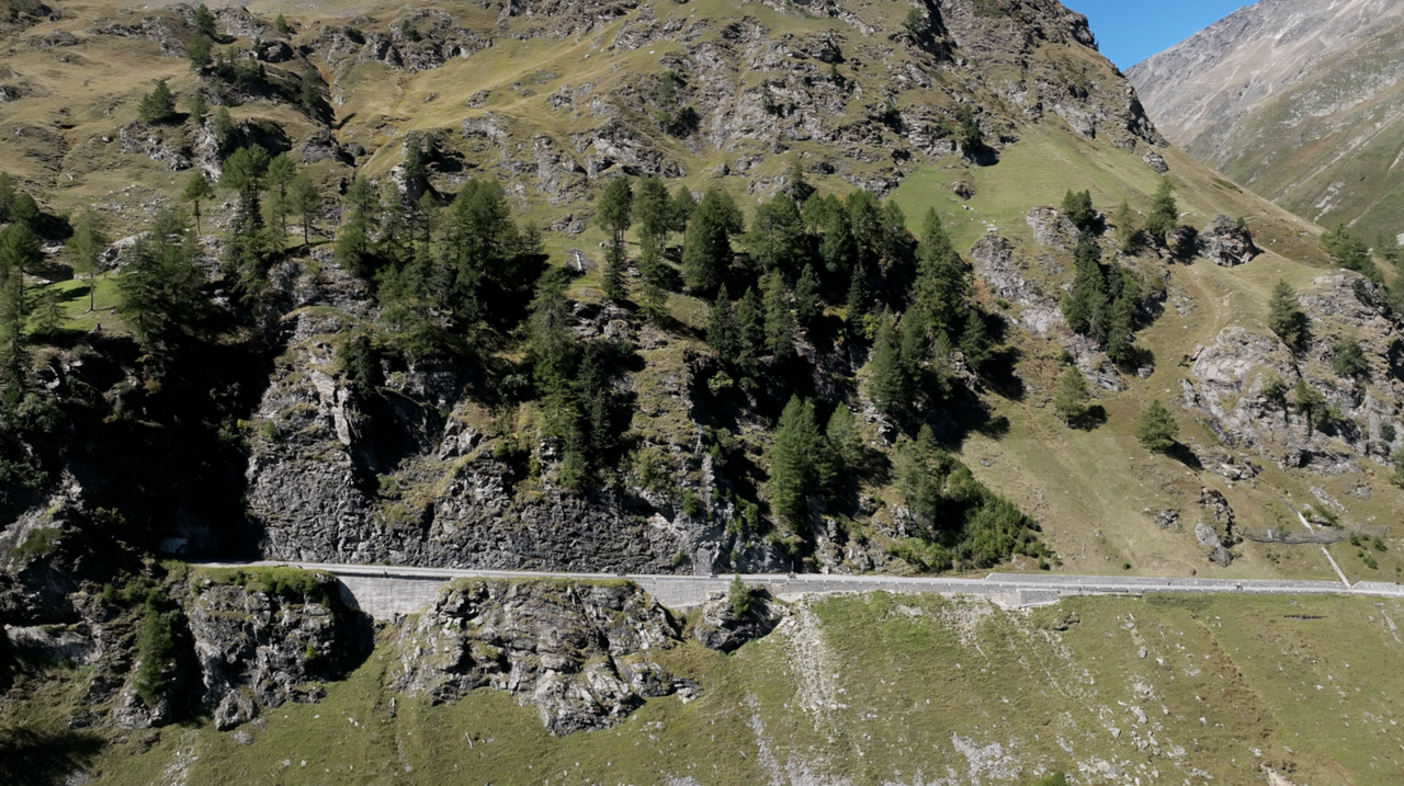 Einer der zahlreichen Tunnels, die die Südrampe des Timmelsjochs ausmachen.