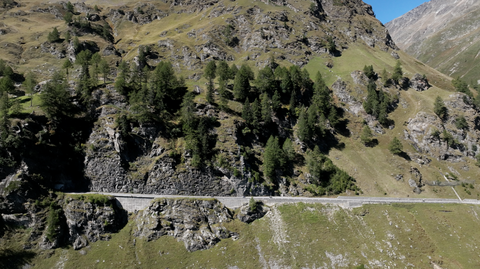 Einer der zahlreichen Tunnels, die die Südrampe des Timmelsjochs ausmachen.