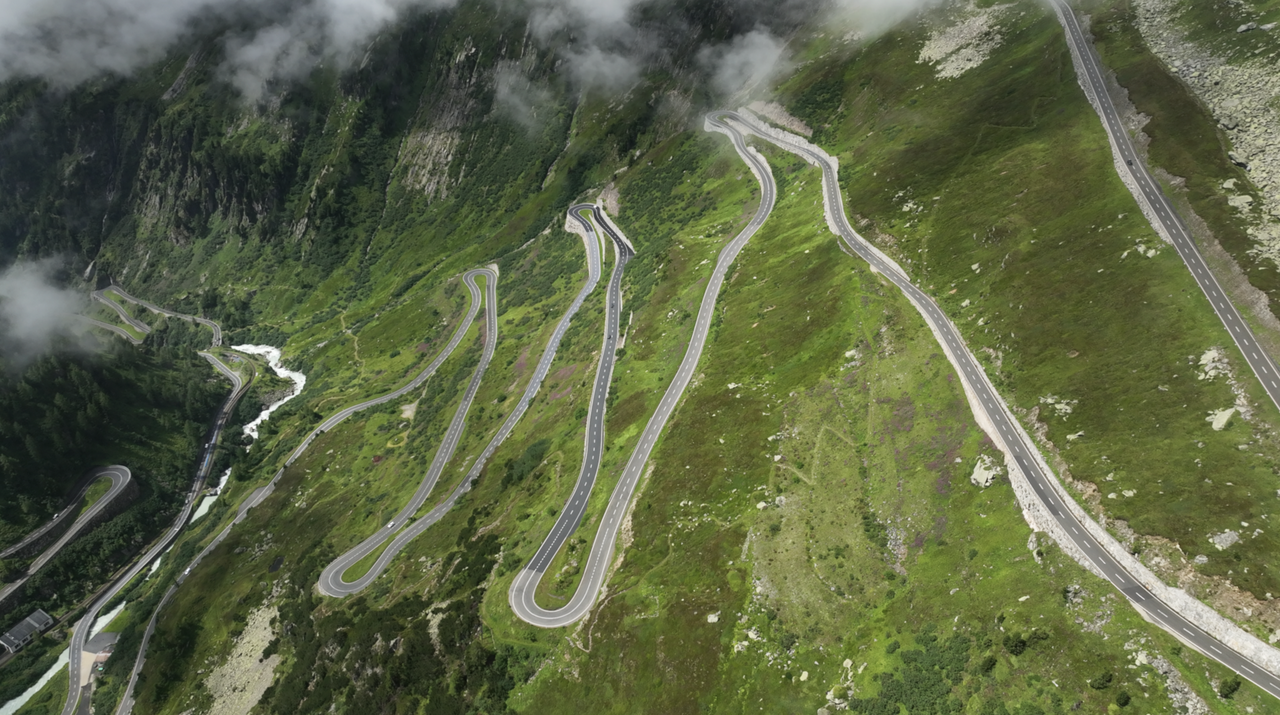 Sieben Kehren führen, ab der Abzweigung in Gletsch, auf den Grimselpass hinauf.
