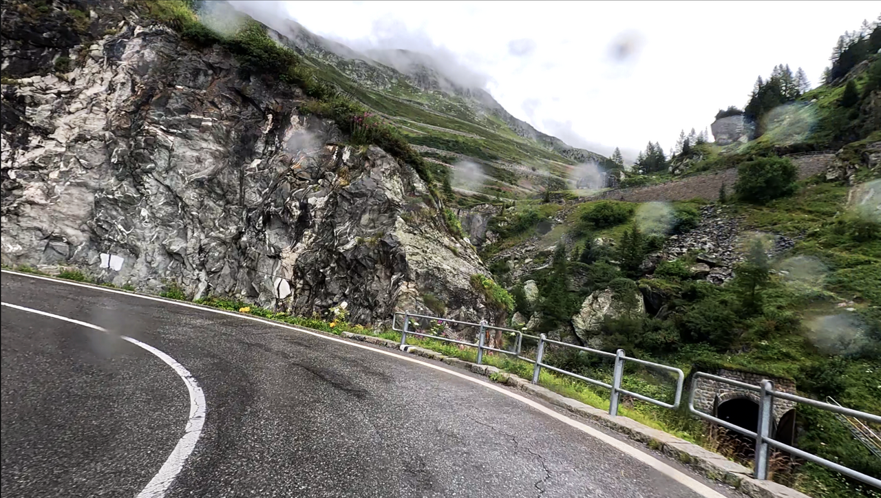 Gemeinsame Auffahrt zu Grimselpass und Furkapass, ab dem Ort Ulrichen.