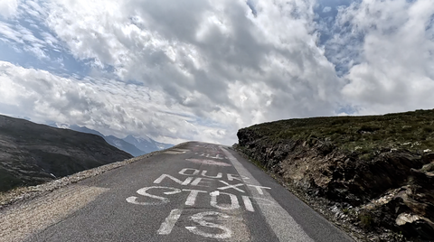 Gezeichnet durch die Tour de France – der Col de l'Iseran ist immer wieder Teil des Radrennklassikers.