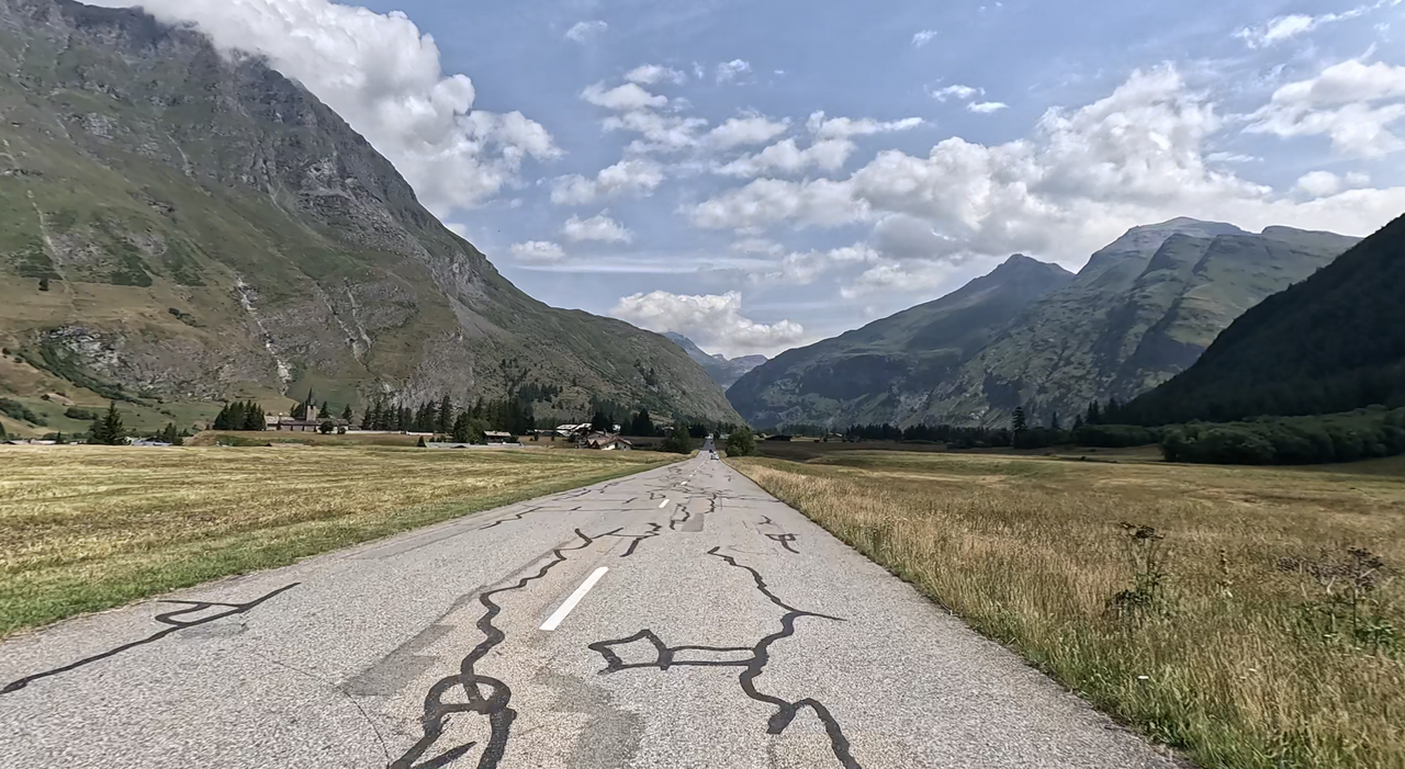 Dir Strecke zur Südrampe, ab LaAnslebourg führt durch ein breites sehr langgezogenes Hochtal.