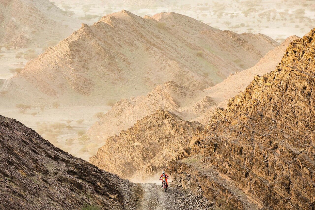 Rallye Dakar 2026, Tag 3: Sanders übernimmt die Führung, Quintero holt stark auf ...
