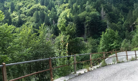 Randbefestigungen und Zudstand der Strecke der alten Ostrampe sind teilweise abentuerlich.