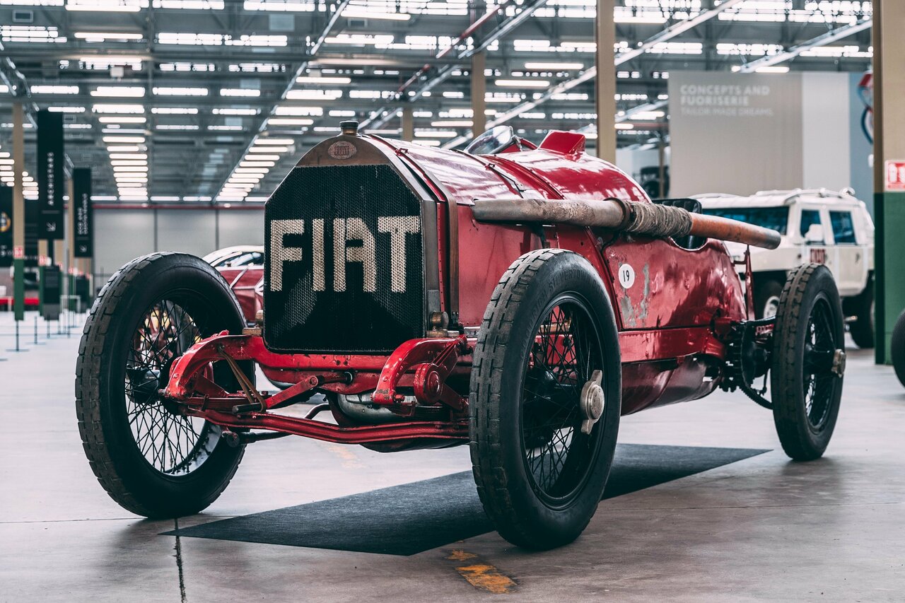 DREI RENNWAGEN AUS DER „STELLANTIS HERITAGE“-SAMMLUNG STEHEN IM MITTELPUNKT DES RACING MEETINGS 2026.