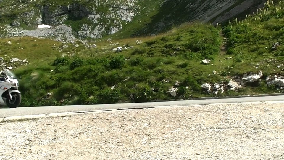 DIe schönsten Alpenpässe: von der Straße, aus der Luft: Der Mangart (Slowenien) – Auffahrt ab Baumgrenze...