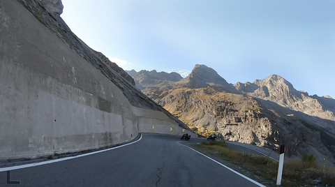 Stilfserjoch | Westrampe, 2758 Meter: 40 Kurven und Kehren mit einigen Tunnels auf 21 Kilometern.