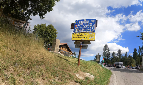 Die Passhöhe des Col de Turini – Ausgangspunkt für über 100 Kilometer Strecke und 150 Kurven und Kehren rund um den Alpenpass