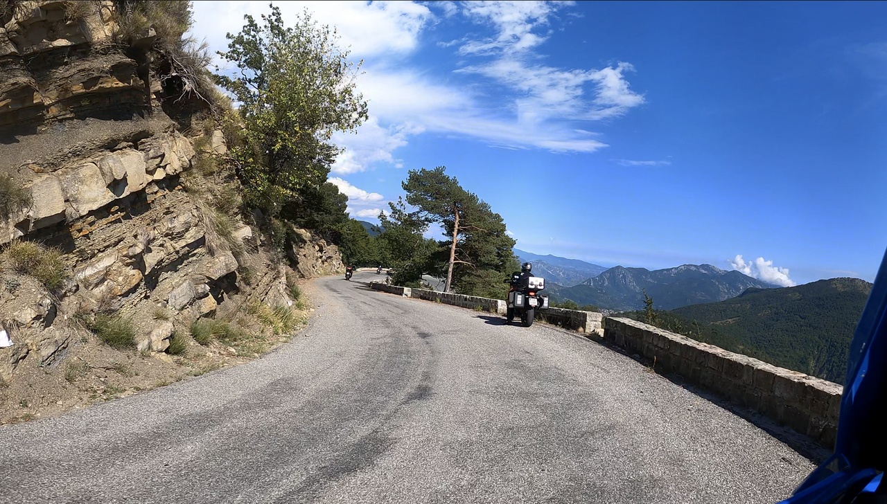 Südrampe des Col de Turini – typisches Landschaftsbild der etwa 100 Kilometer Strecke rund um die Passhöhe.