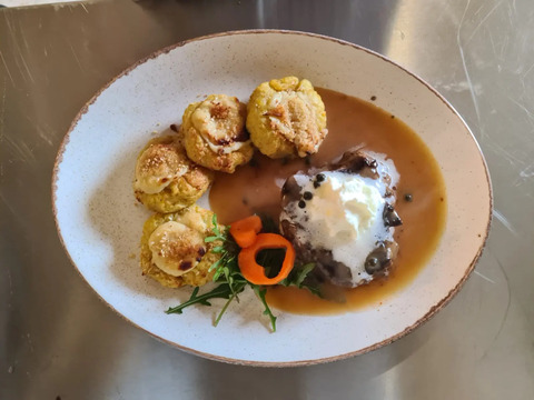 Wir kochen frisch – mit Leidenschaft und mit Zutaten aus der Region!