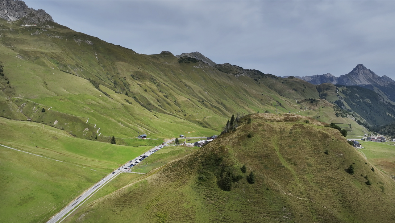 Der Hochtannbergpass mit Blick Richtung Osten – Richtung Hochkrumbach.