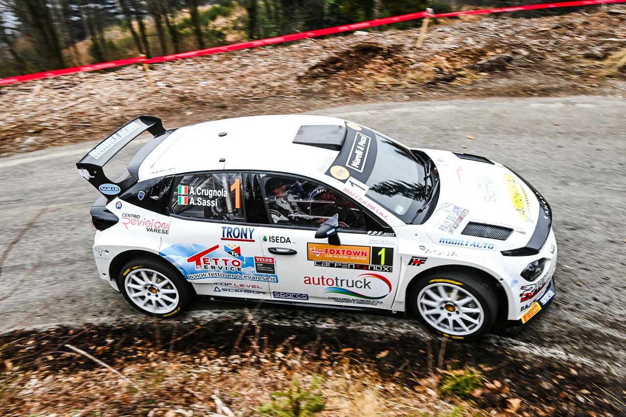 Andrea Crugnola sichert Lancia den ersten italienischen Sieg mit dem Ypsilon Rally2 HF Integrale.