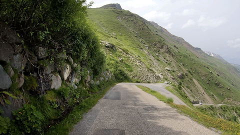 Col de Sarenne, Ostrampe: reich an Kurven und toller Aussicht.